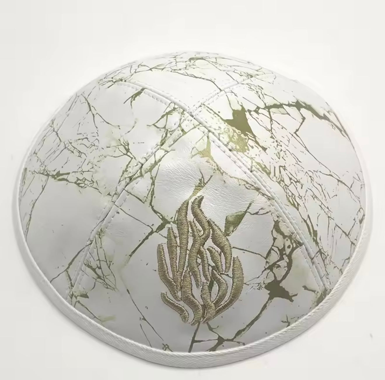 כיפה מאוד מהודת ״האש שלי״ מדמוי עור